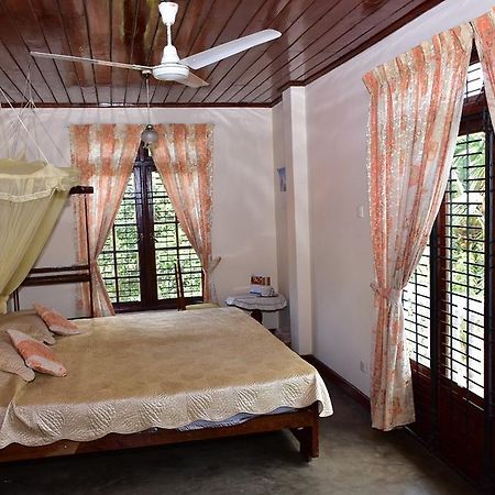 Lake Bungalow Hotel Kandy Esterno foto