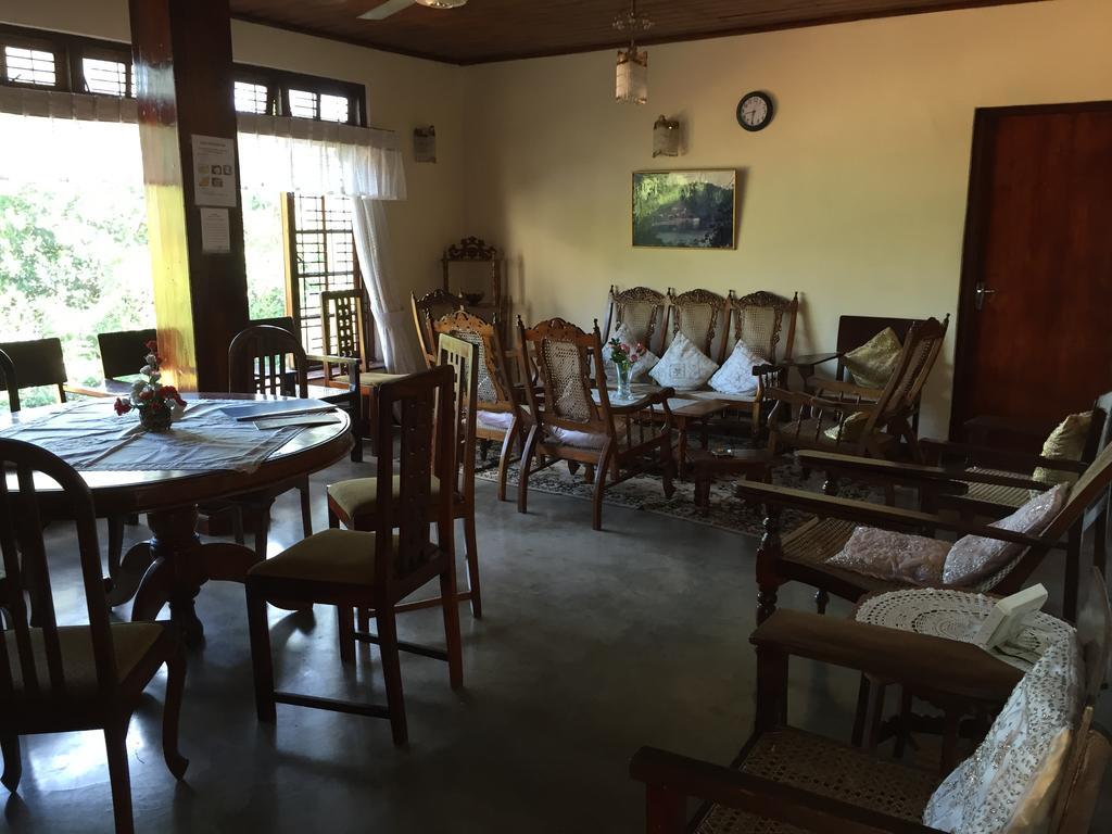 Lake Bungalow Hotel Kandy Esterno foto