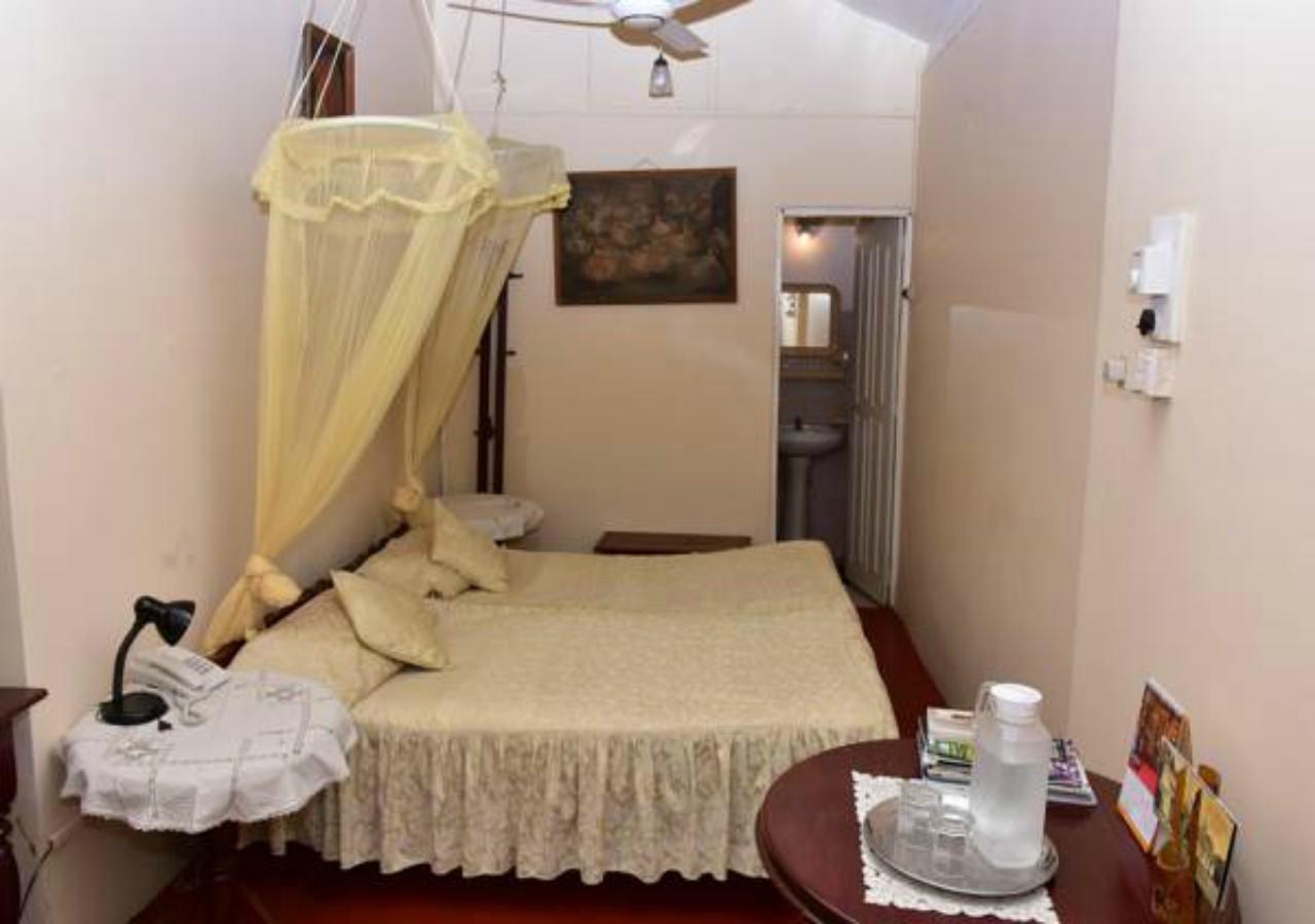 Lake Bungalow Hotel Kandy Esterno foto